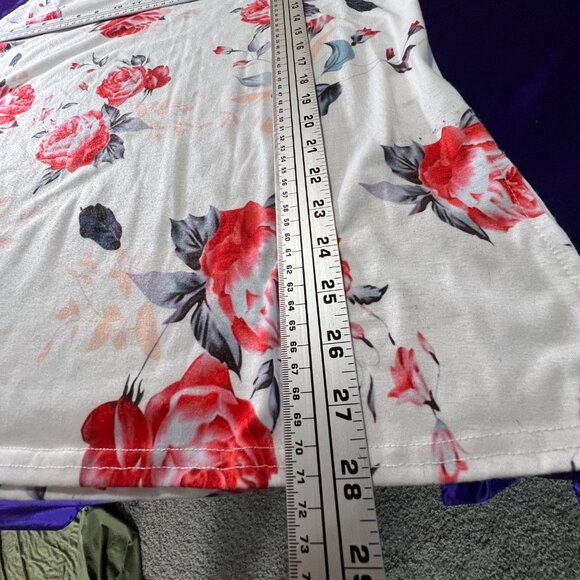 ๐Beautiful Floral Red Roses Long Sleeveless V- Neckline Plus Size Top - Picture 8 of 14
